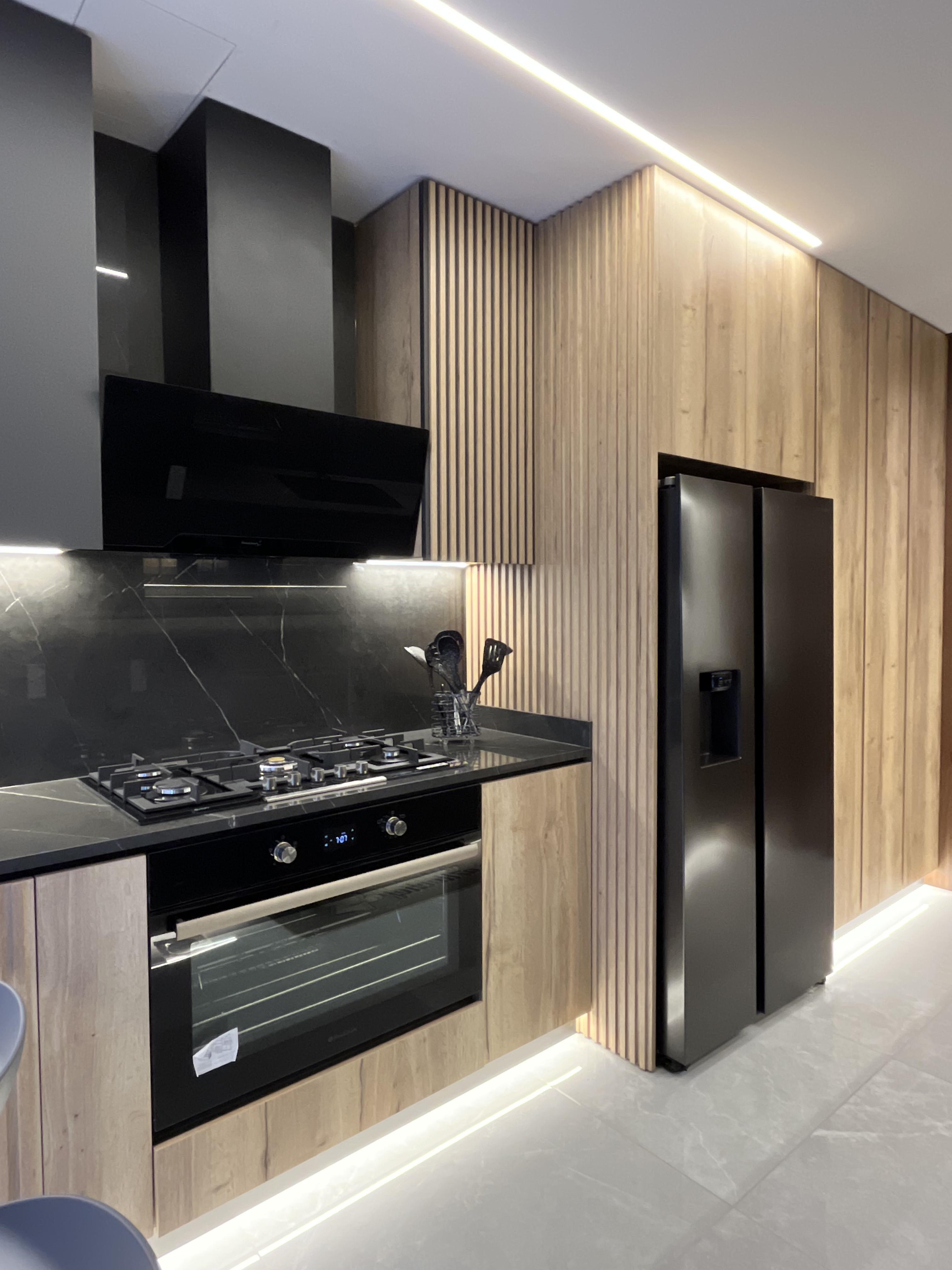 Dark Kitchen